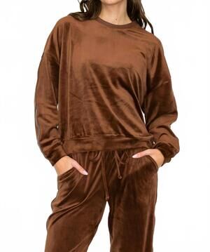 NEW KNIT RIOT velour lounge crew sweater in chocolate